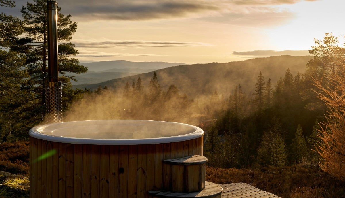Sauna zewnętrzna, balia i hot tub: skandynawski trend wellness 2026, który podnosi wartość apartamentu